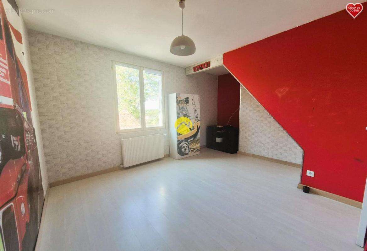 Maison à CHEZAL-BENOIT