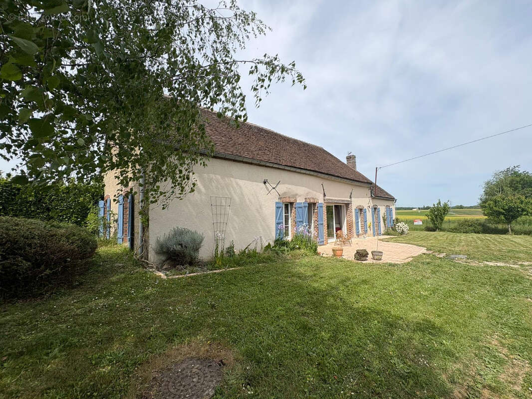 Maison à CHAUMOT