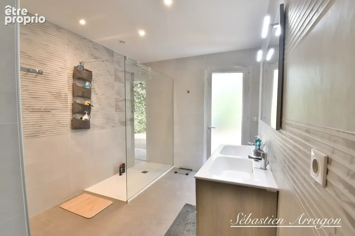 PUJOLS (47)-188 m² de confort et d’espace, 4 chambres, piscine et triple garage - photo 11