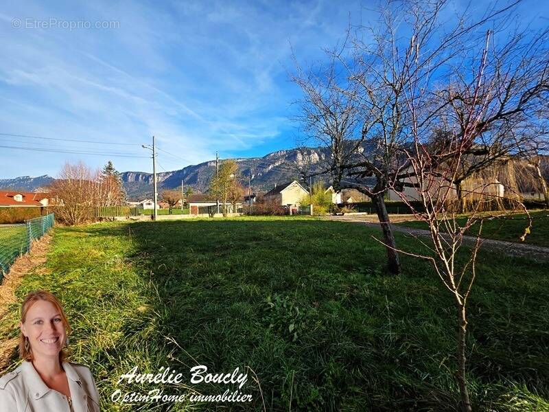 Terrain à SAINT-LAURENT-DU-PONT