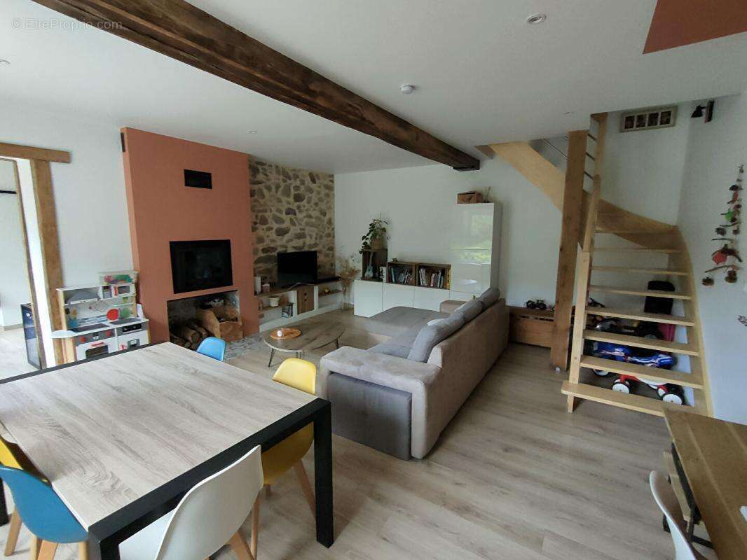 Maison à MORTAGNE-SUR-SEVRE