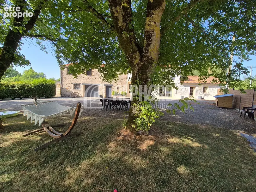Maison Sainte Hermine - 118m² habitable - 3 chambres - 1634m² de terrain. - photo 2