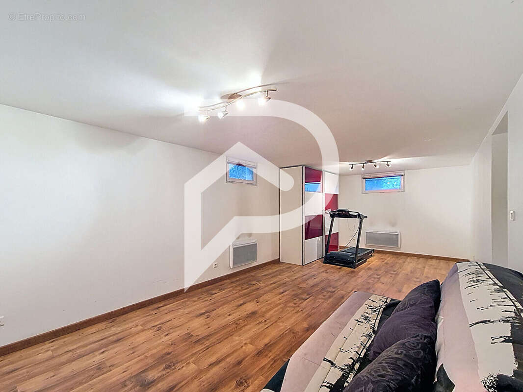 Maison à MONTBOUCHER-SUR-JABRON