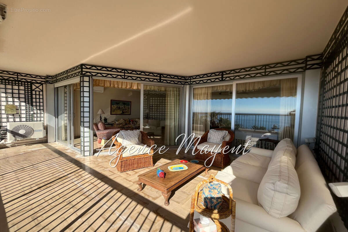 Appartement à VALLAURIS