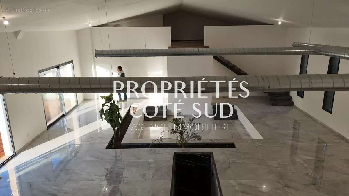 Maison à LAUDUN-L&#039;ARDOISE