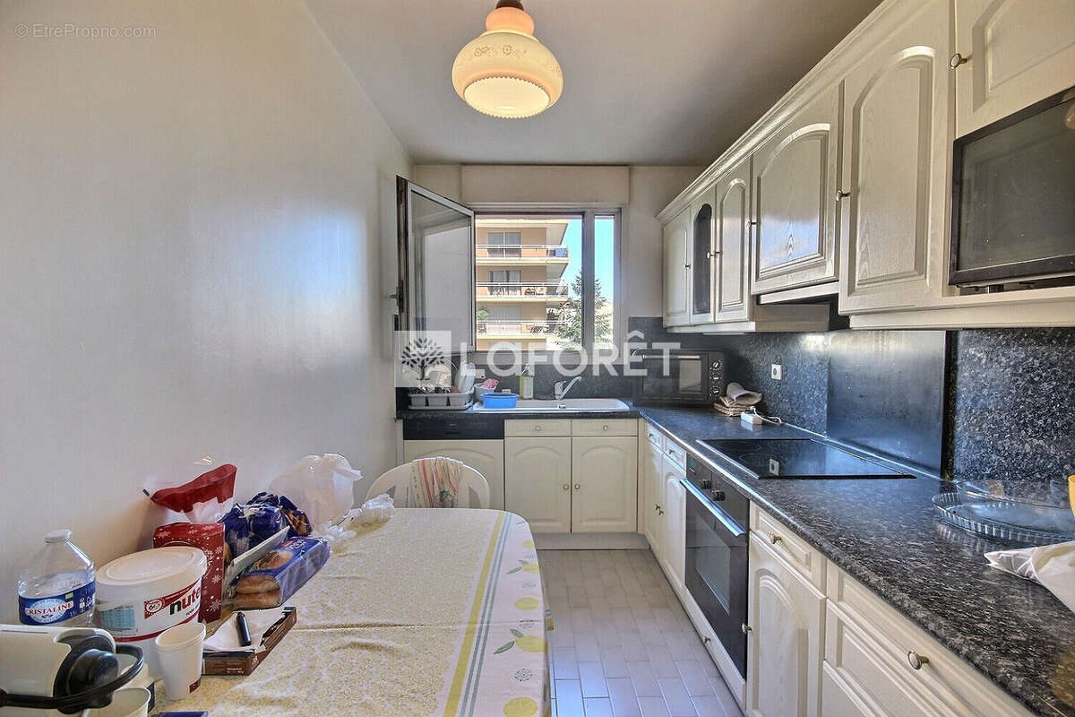 Appartement à COURBEVOIE