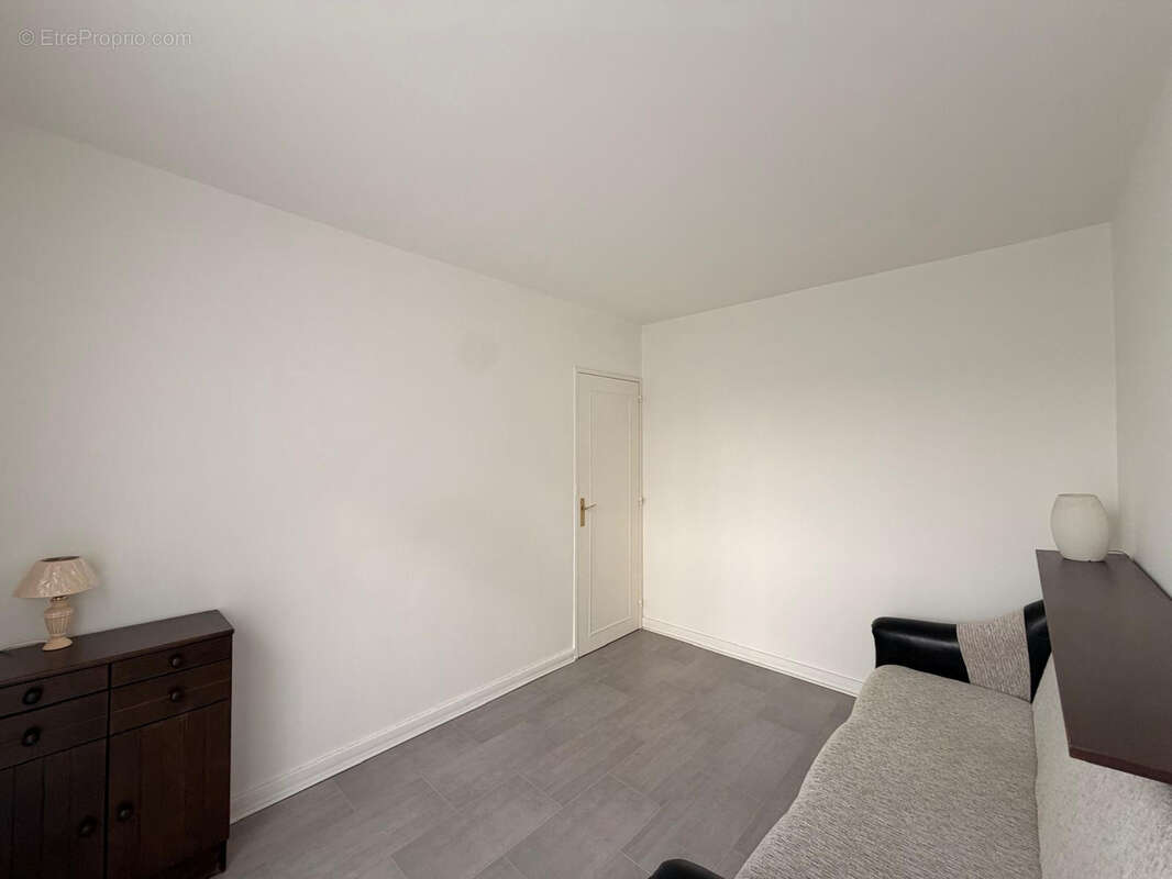 Tres beau quatre pieces refait a neuf - mennecy - - photo 15