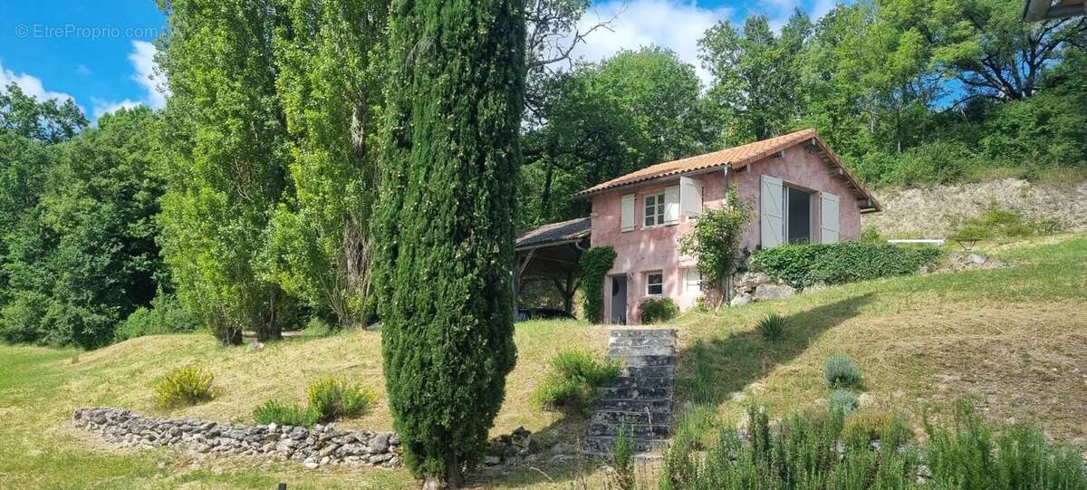 Maison à CASTELNAU-MONTRATIER
