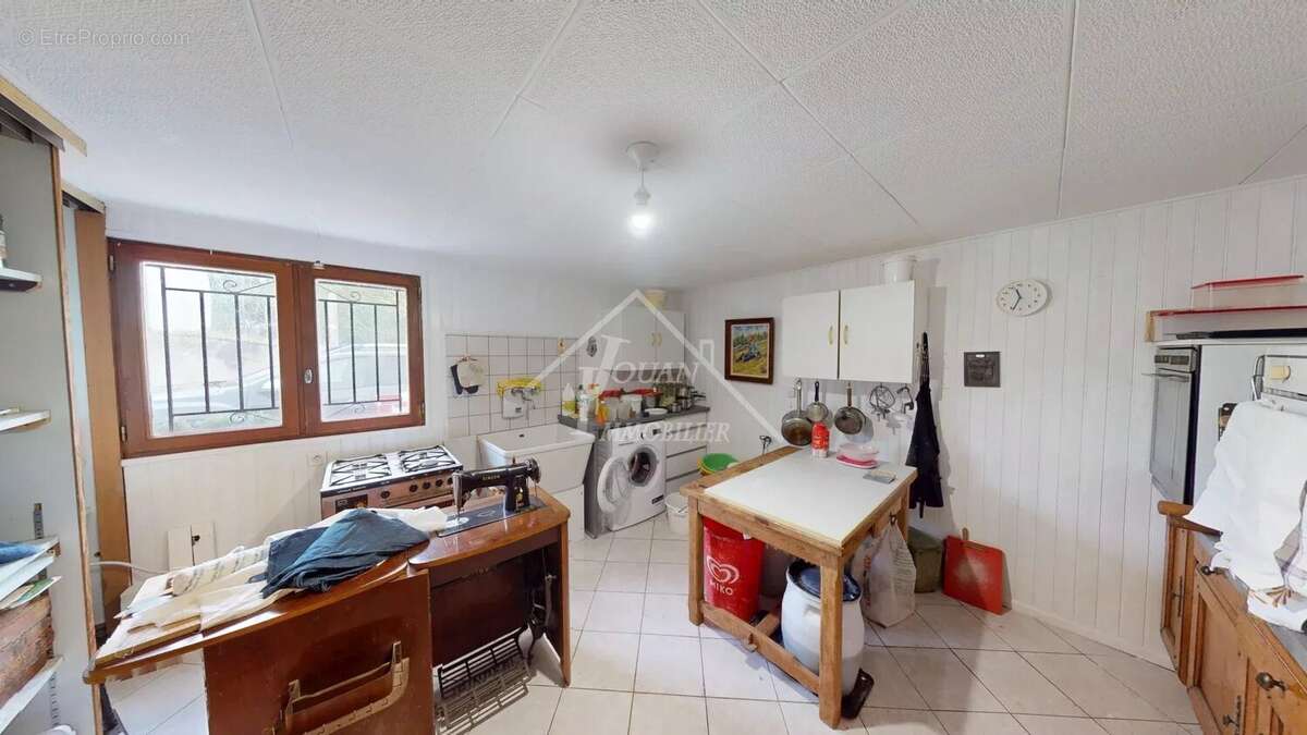 Maison à CREUZIER-LE-VIEUX