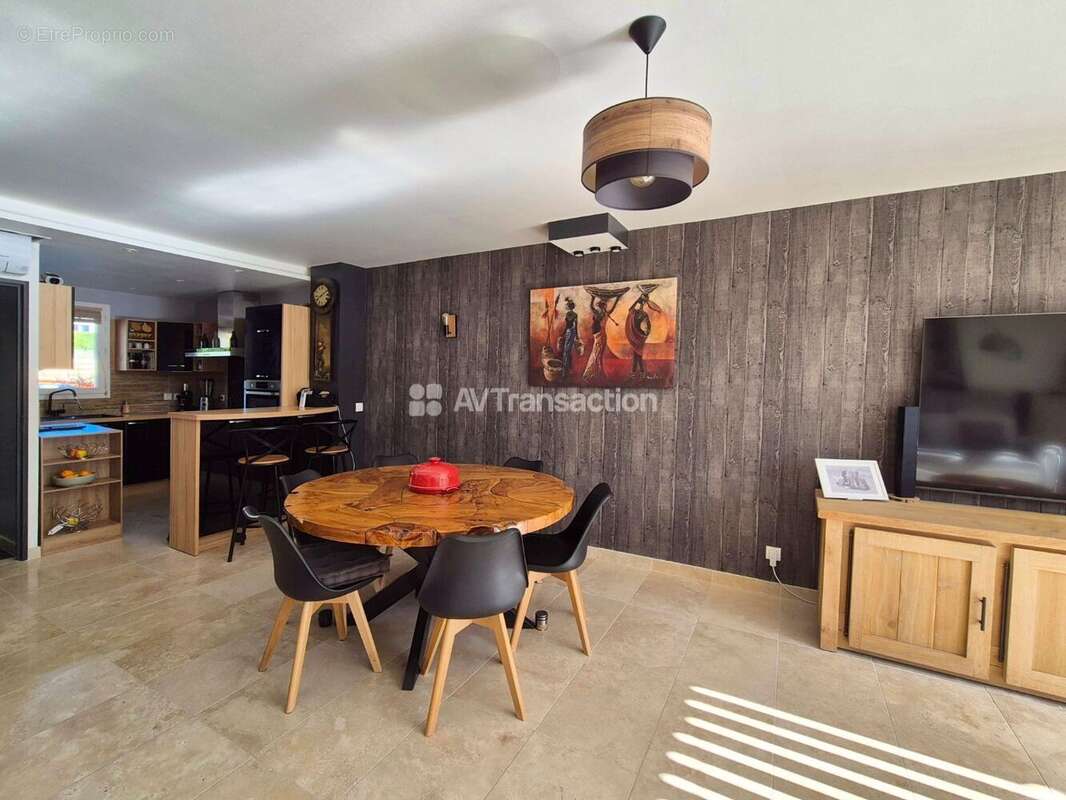 Maison à ROQUEBRUNE-SUR-ARGENS