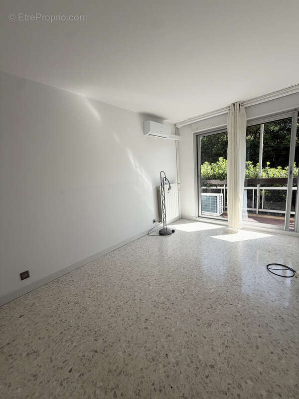 Appartement traversant 3 pièces avec vue mer proche centre-ville de sainte maxime - photo 10