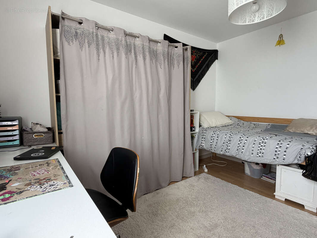 Joli pavillon en bon état, 5 chambres, terrain clos, proche du centre ville - photo 9