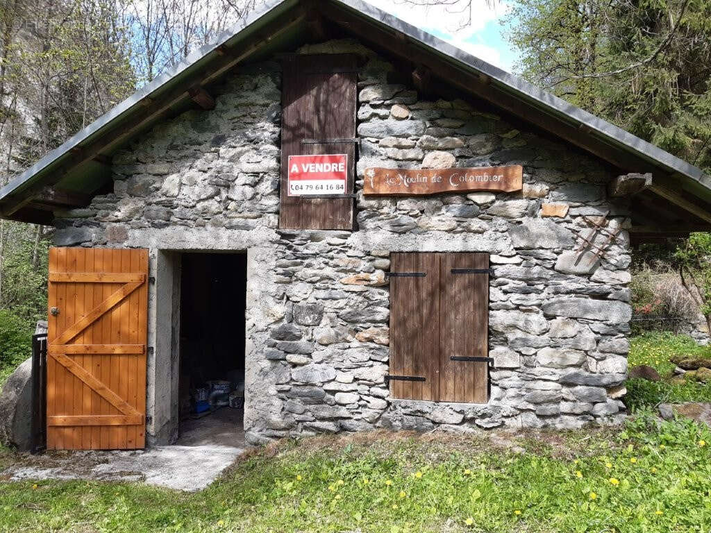 Chalet à rénover avec mezzanine à Albiez Montrond - photo 2