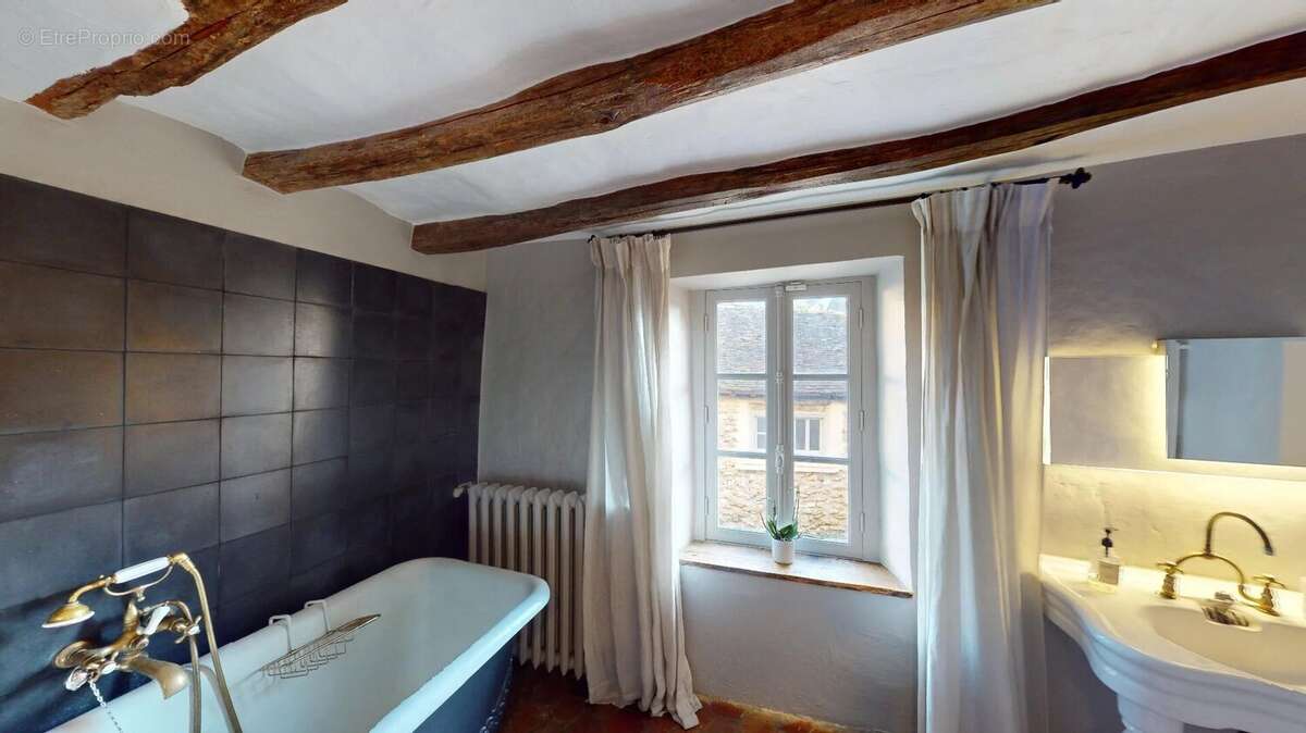 Maison à SAINT-NOM-LA-BRETECHE