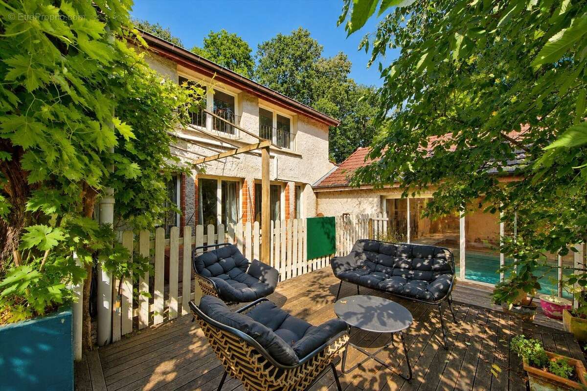Maison 315 m² à Magny-Les-Hameaux  - photo 4