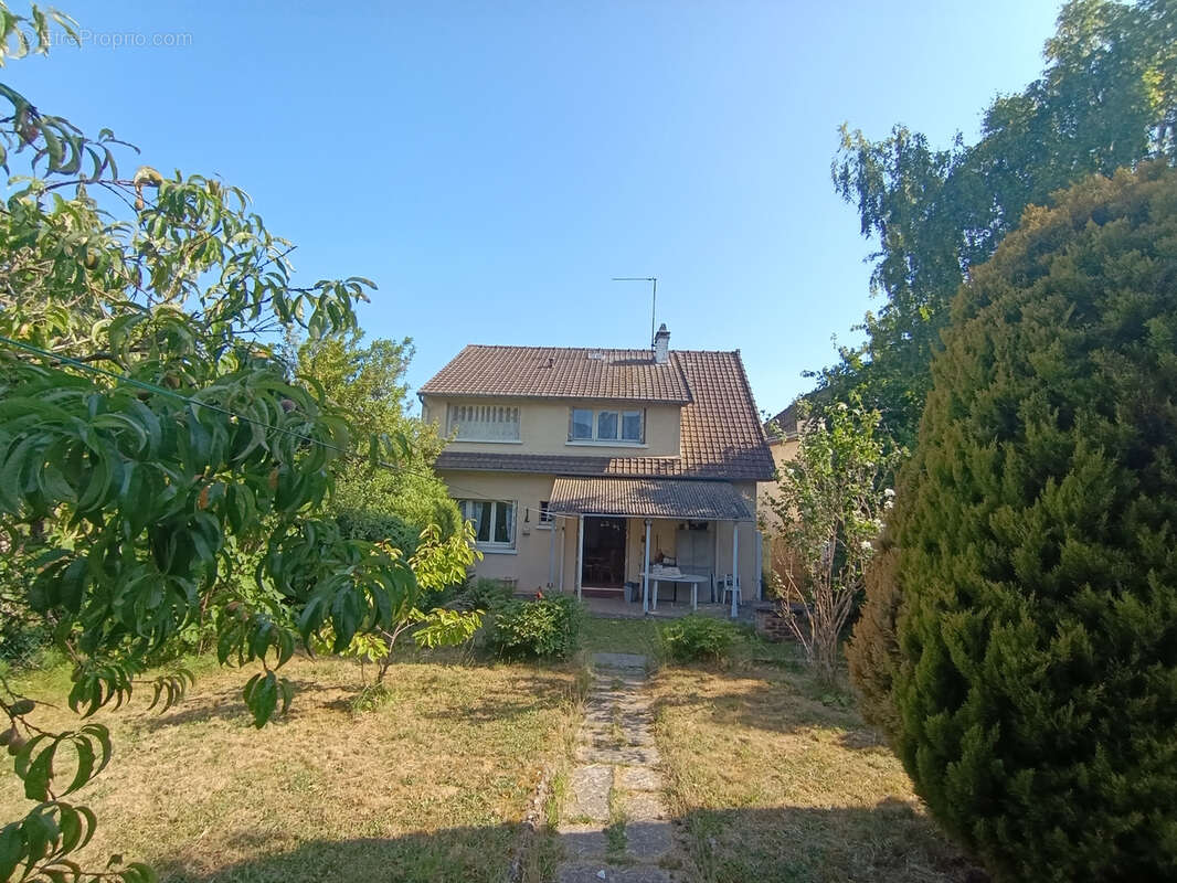 Maison à BURES-SUR-YVETTE