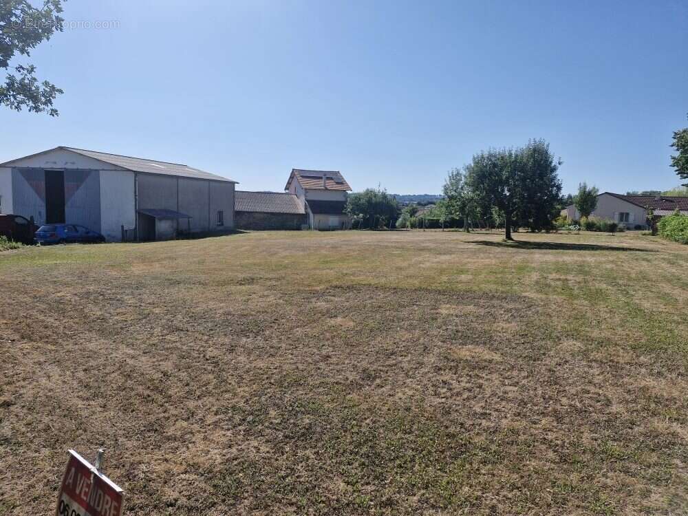 Commerce à AIXE-SUR-VIENNE