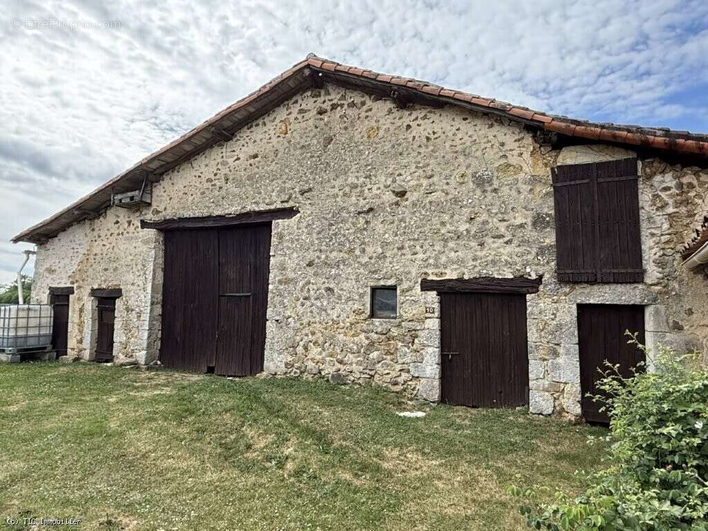 Maison à NANTEUIL-EN-VALLEE