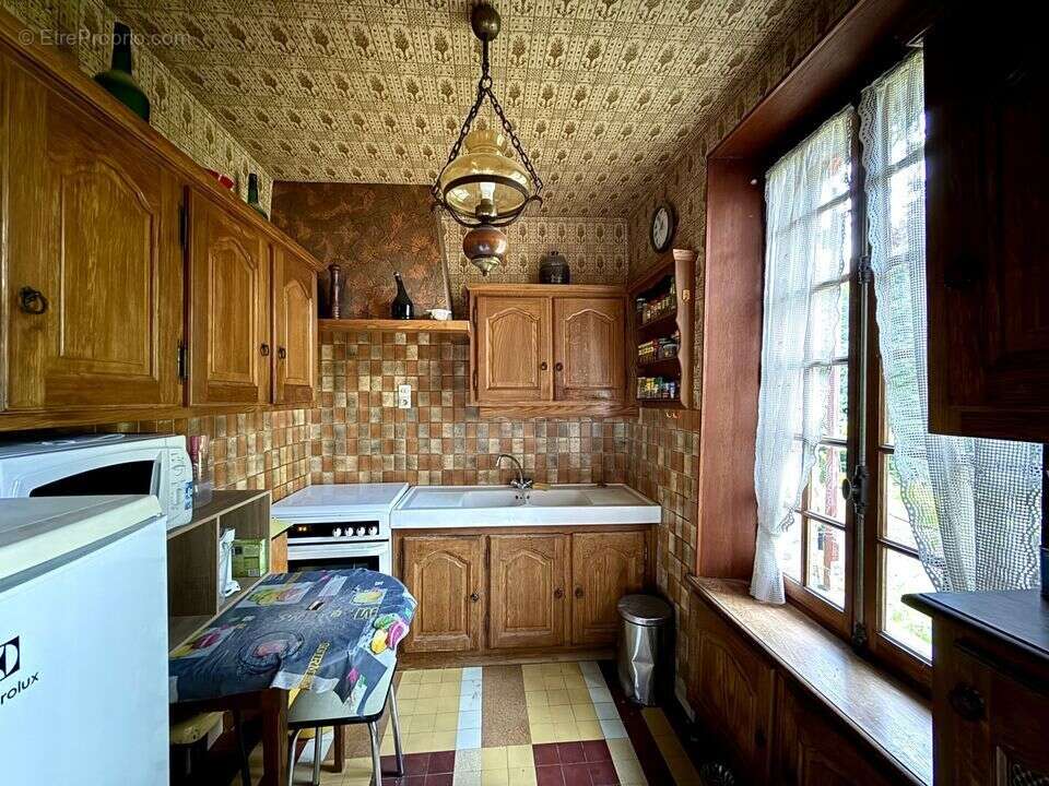 Maison ancienne avec grange et grand terrain - - photo 3