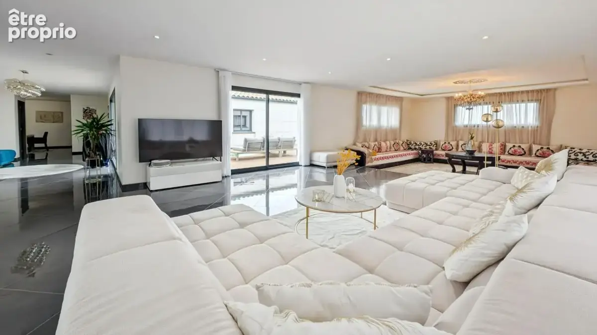 Grande maison de plain-pied avec garage et piscine - photo 5