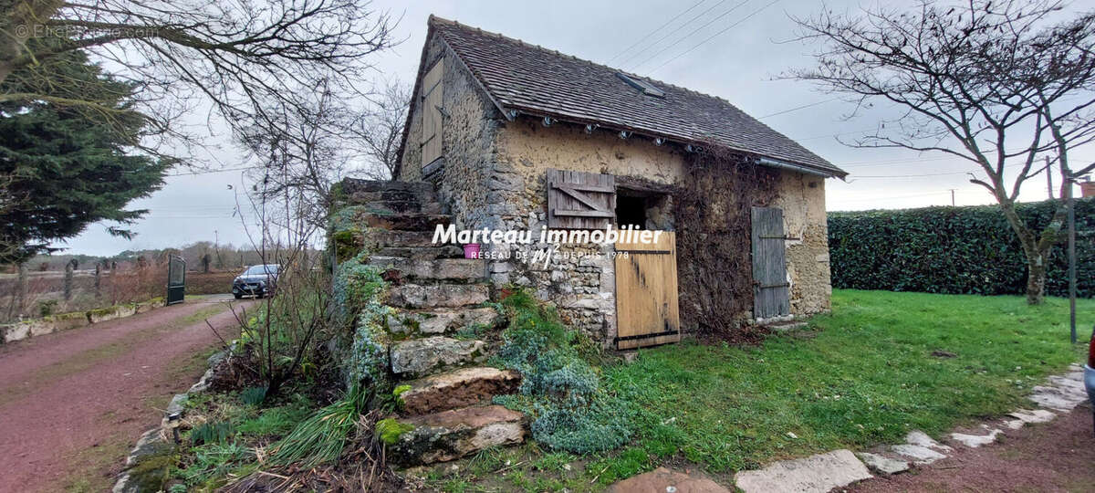 Maison à LA FONTAINE-SAINT-MARTIN