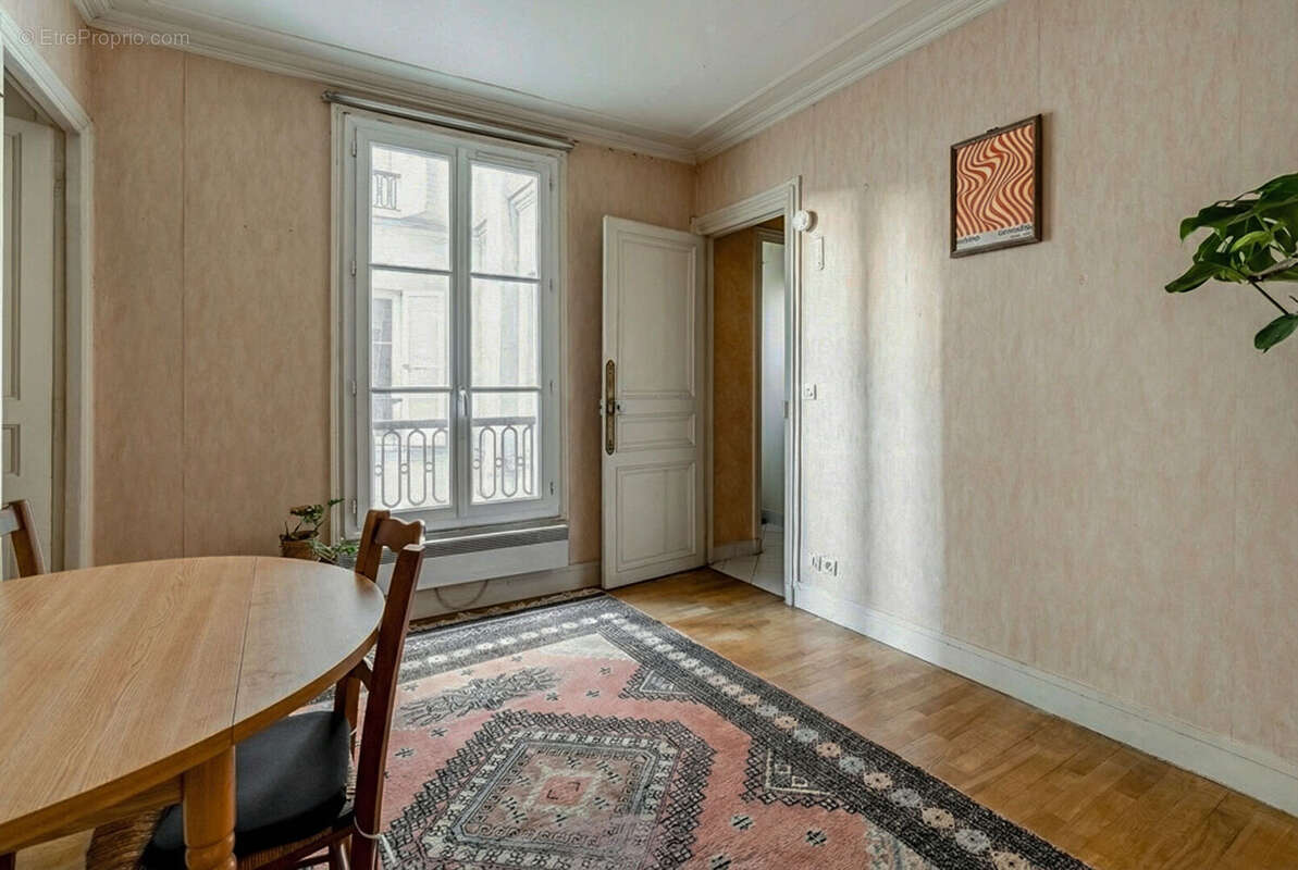 Appartement à PARIS-17E