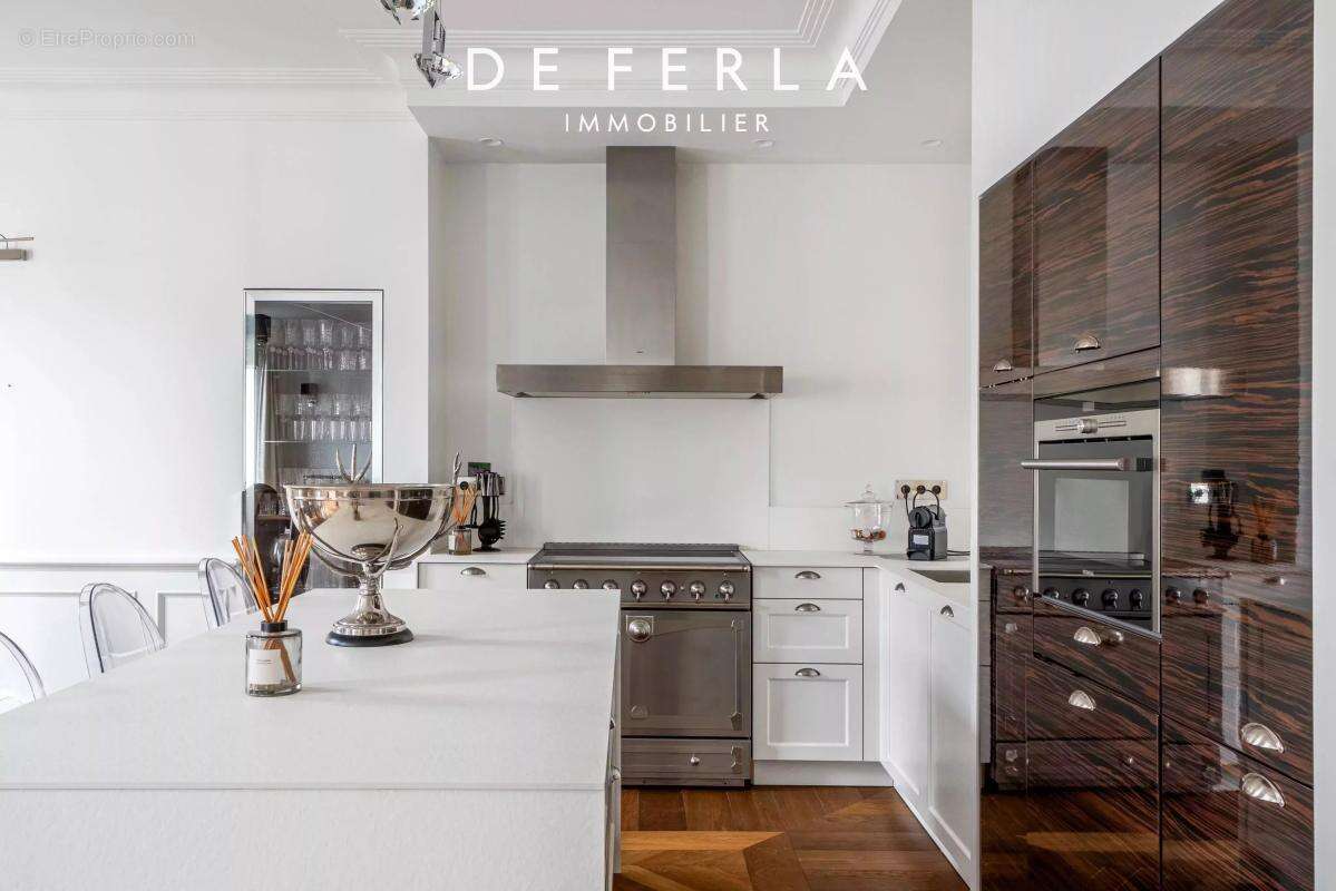 Appartement à PARIS-8E