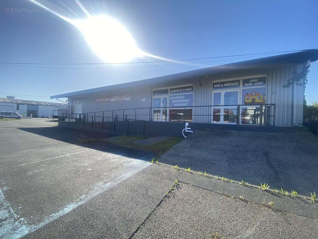 Commerce à SAINT-VINCENT-DE-TYROSSE