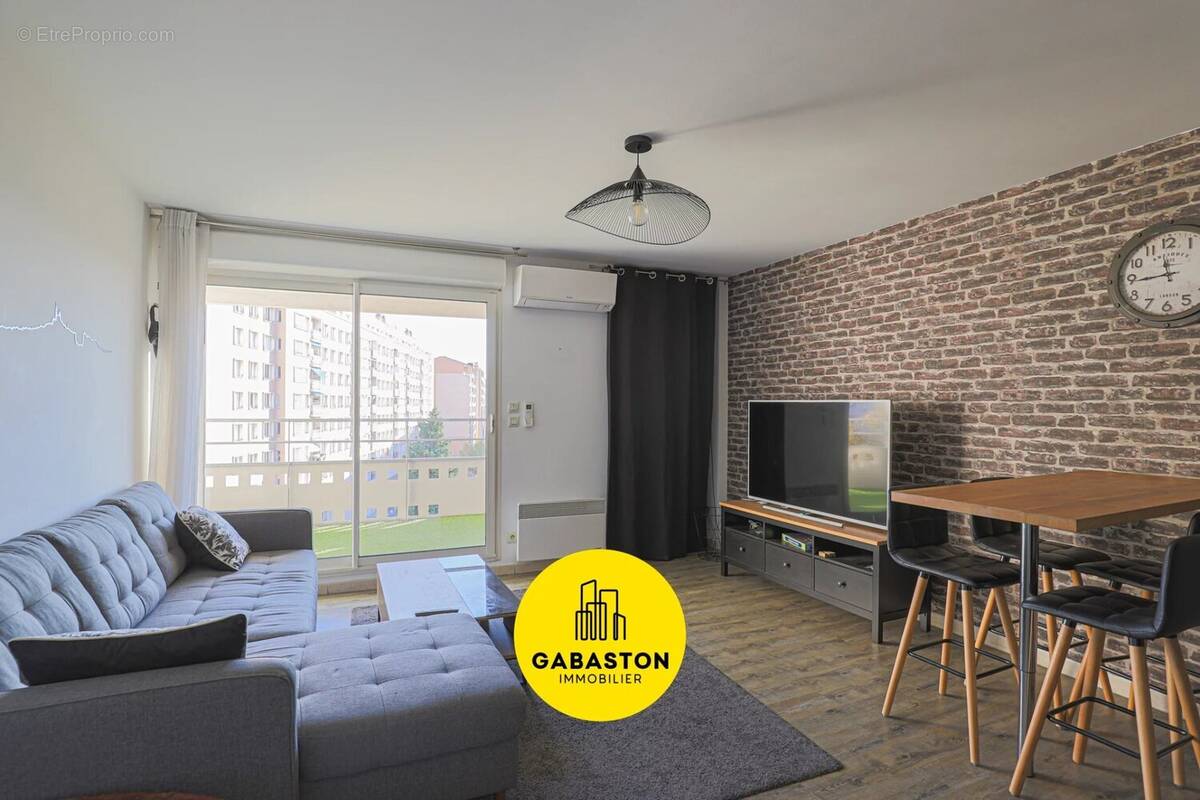 Appartement à MARSEILLE-5E