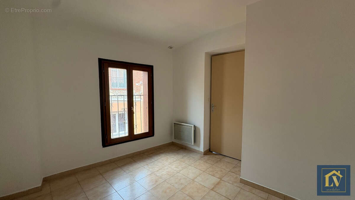 Immeuble de rapport comprenant un local commercial et 4 appartements - photo 9