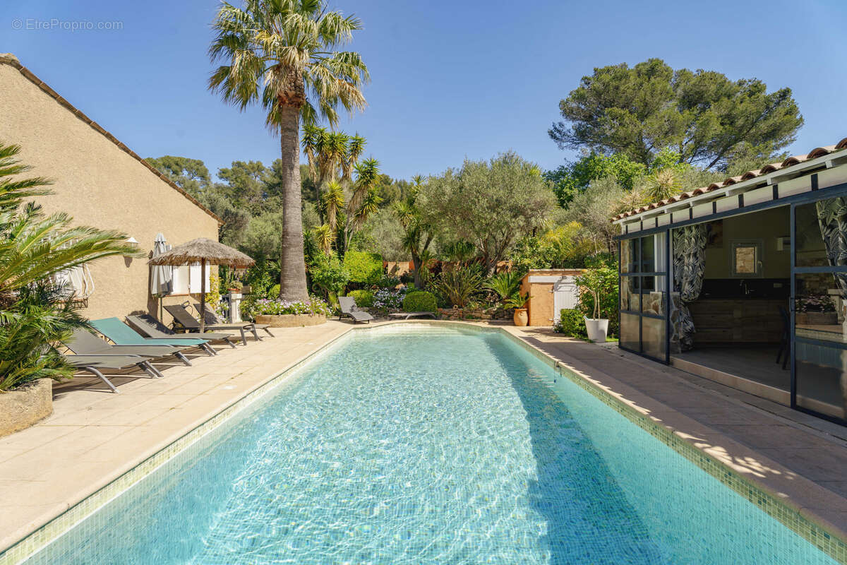 Maison à CARQUEIRANNE