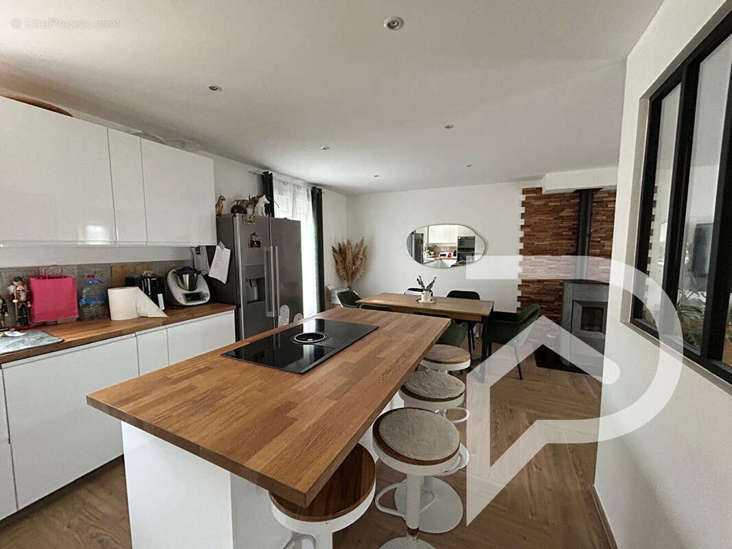 Maison à MOGNEVILLE