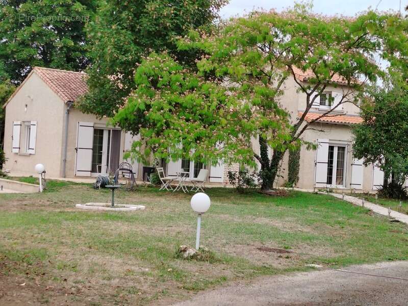 Maison à NEUVILLE-DE-POITOU