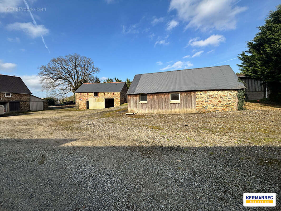 Maison à ARGENTRE-DU-PLESSIS