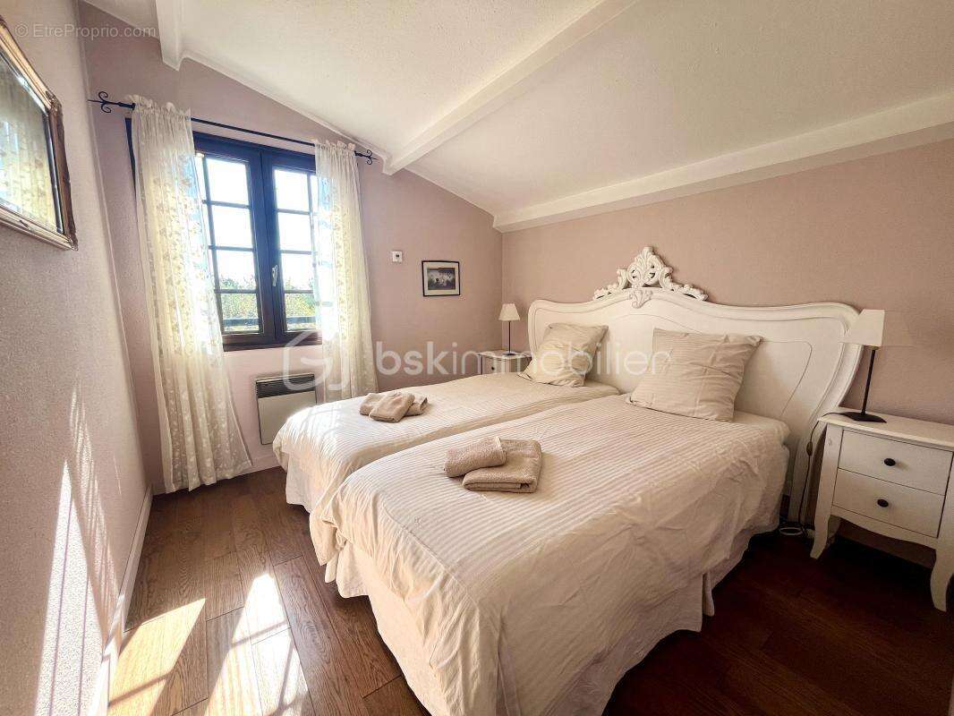 Maison à BAGNOLS-EN-FORET