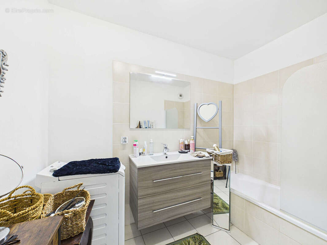À VENDRE: T2 de 53 m² avec terrasse plein sud, garage et parking Tournon Sud - photo 5