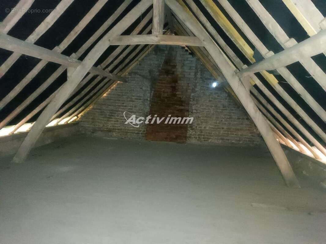 4258 33 - Maison à HESDIN