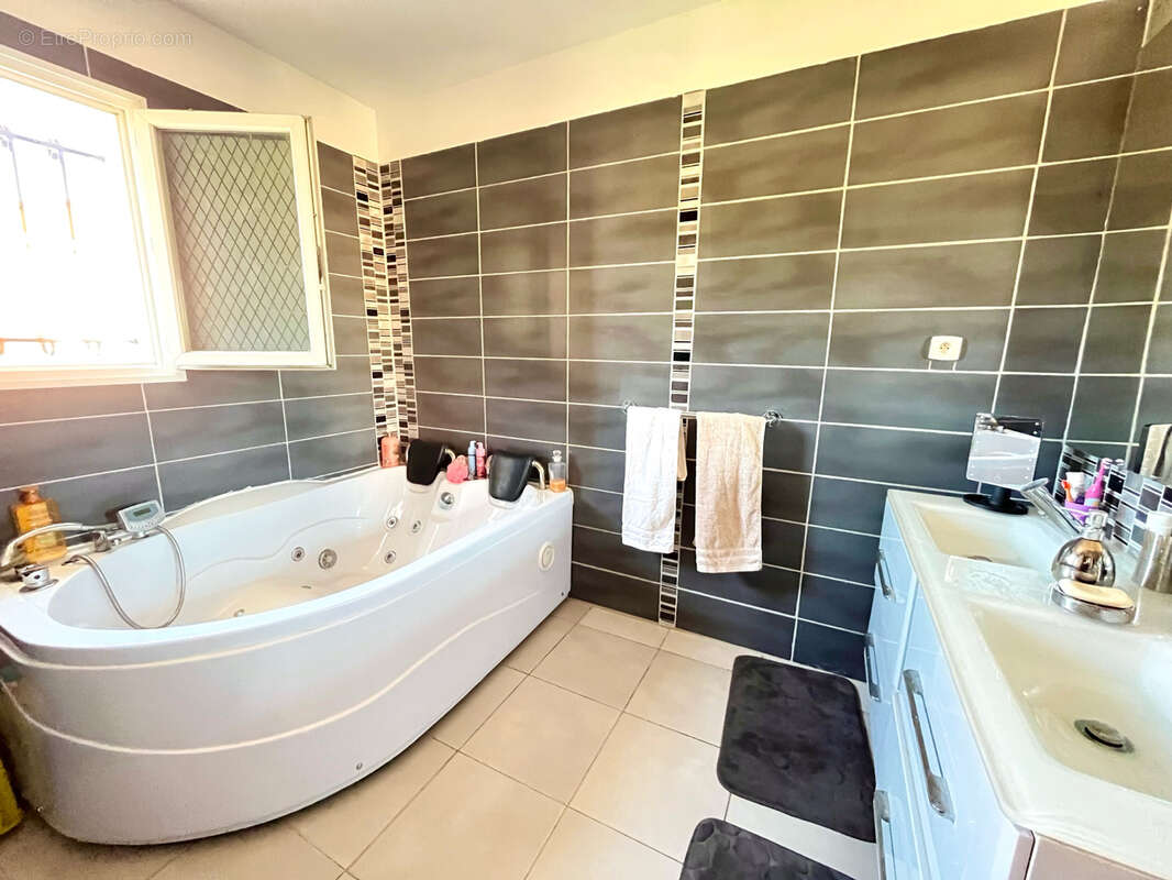 Maison à SAINT-GILLES