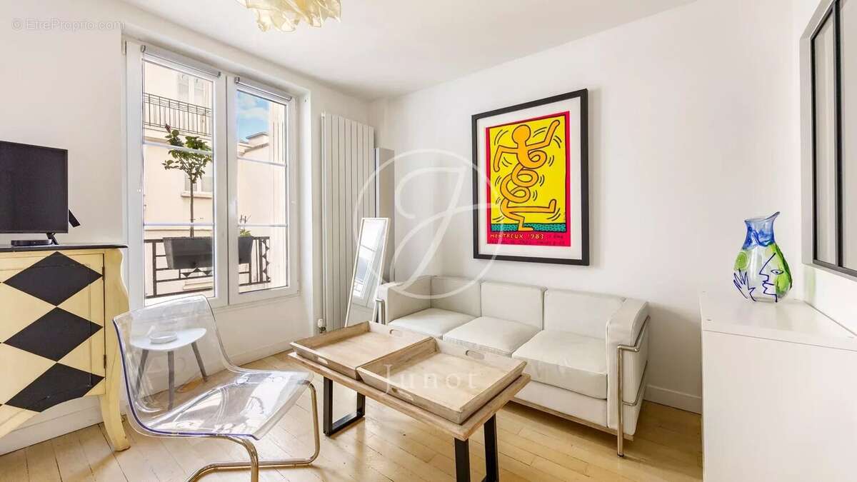 Appartement à PARIS-1E