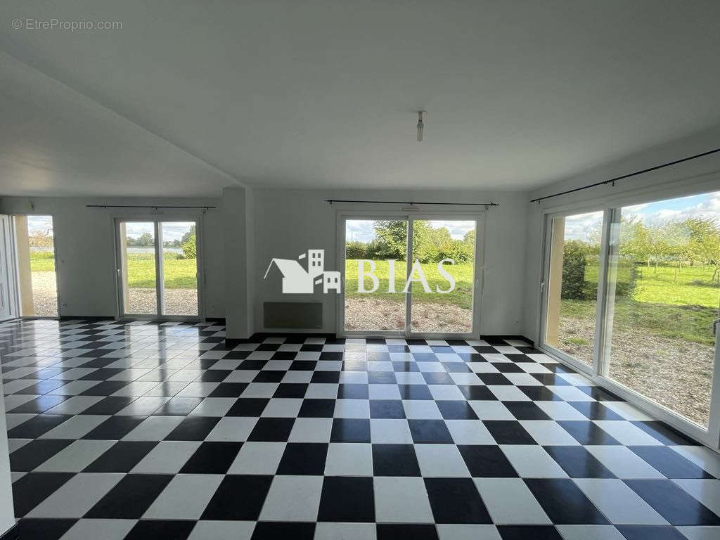 Maison à LE MESNIL-SOUS-JUMIEGES