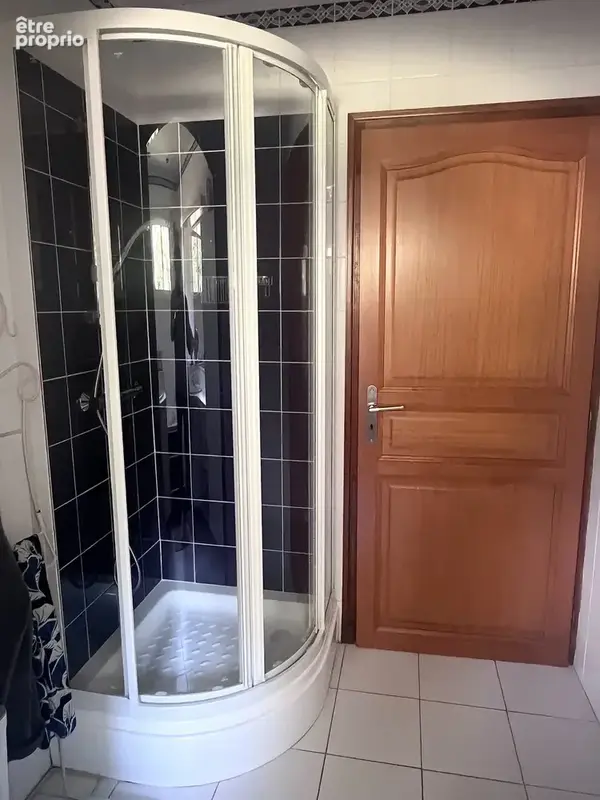 Maison 6 pièces avec piscine et parc paysager - photo 11