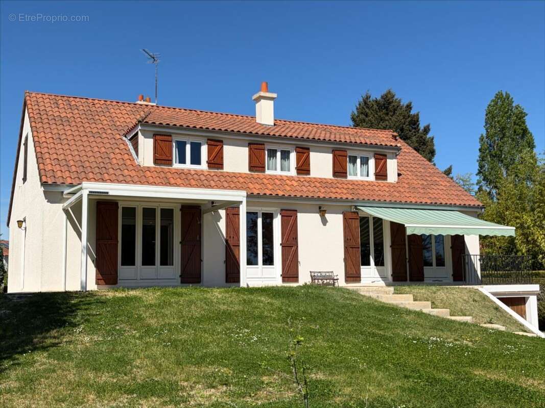 Maison à MONTAMISE