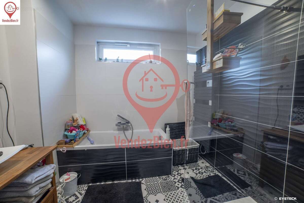 Maison à LA CHAPELLE-SAINT-URSIN