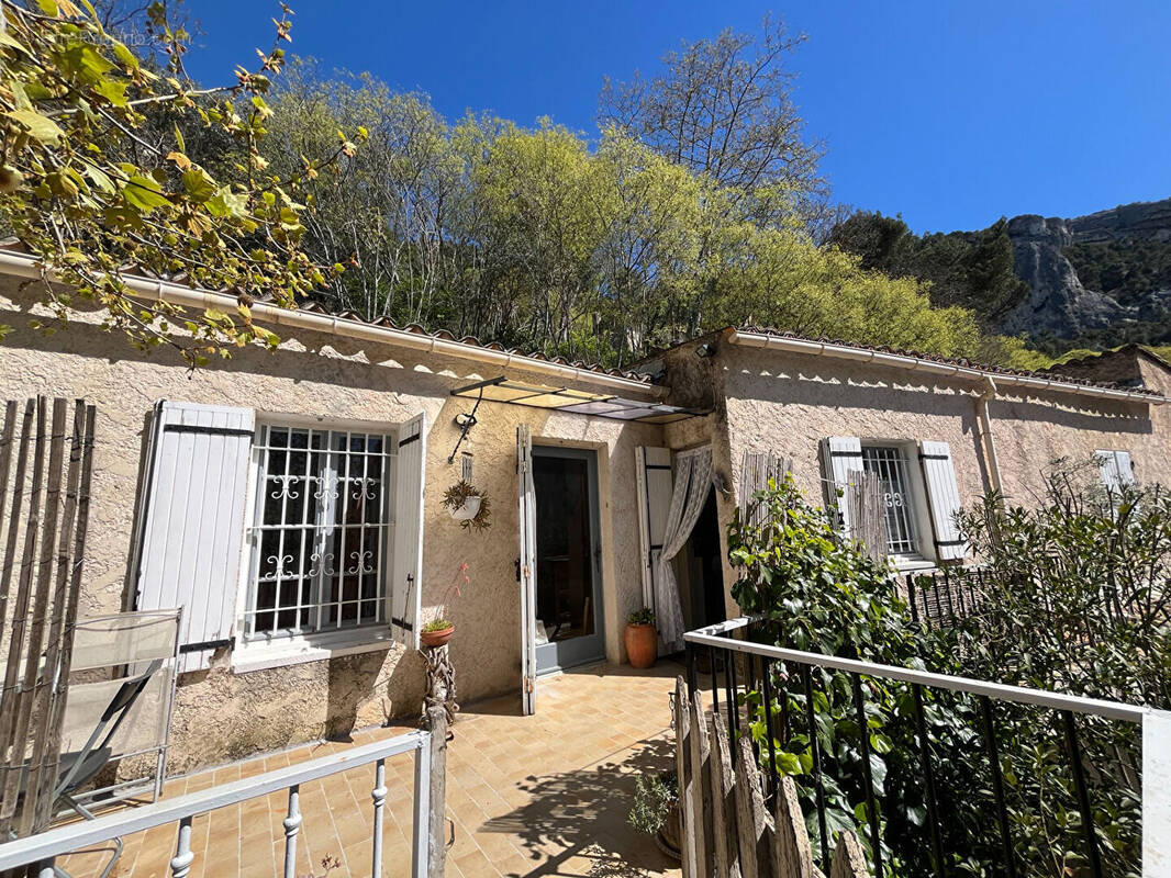 Appartement à FONTAINE-DE-VAUCLUSE