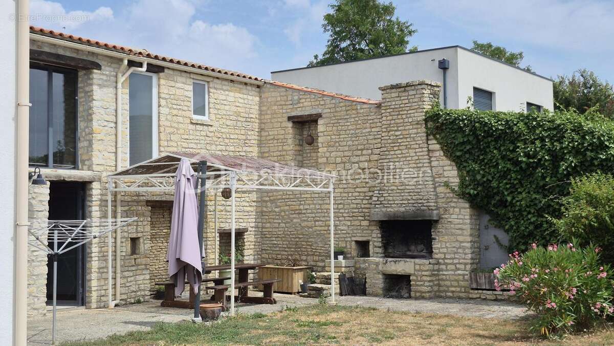 Maison à MAUZE-SUR-LE-MIGNON