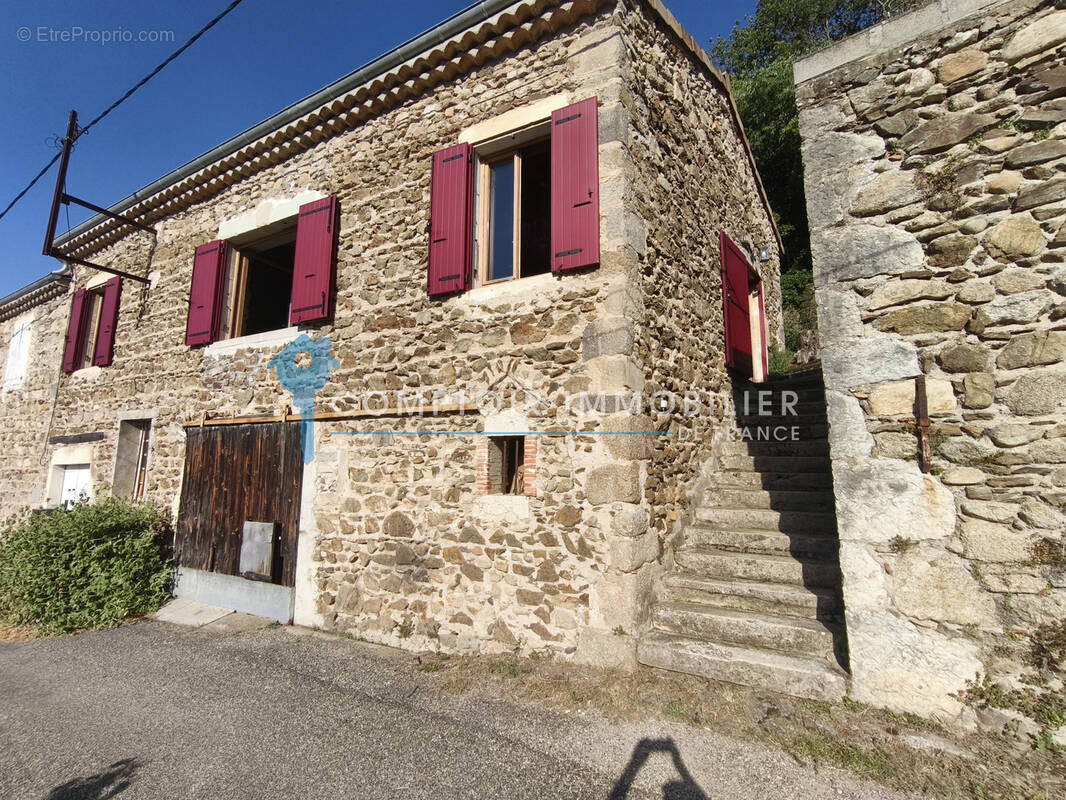 Maison à SAINT-LAURENT-DU-PAPE