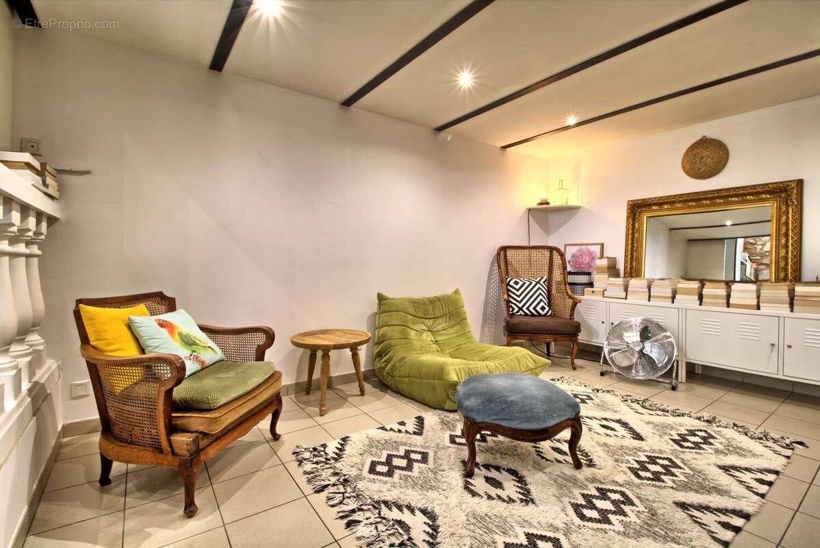 Appartement à MARSEILLE-5E