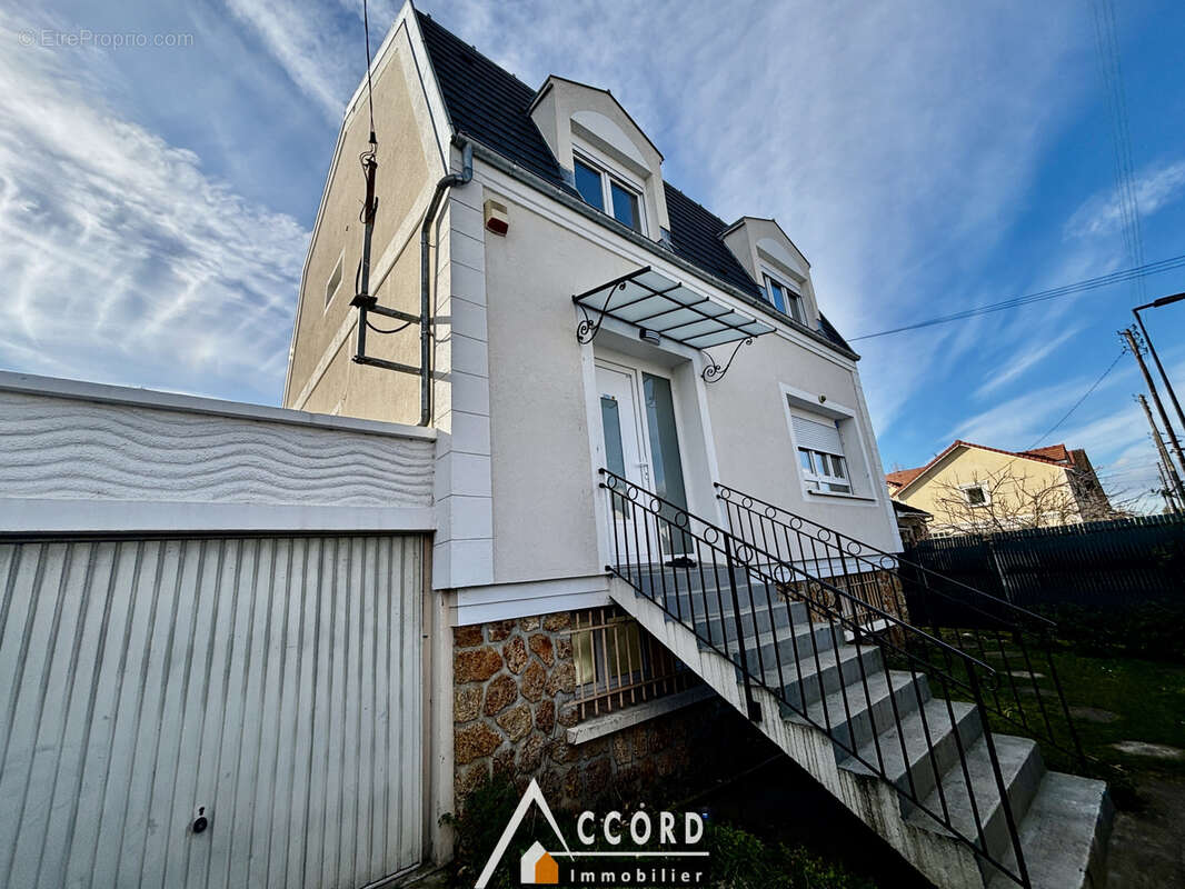 Maison à SARTROUVILLE