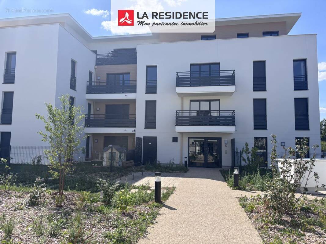 Appartement à LES CLAYES-SOUS-BOIS