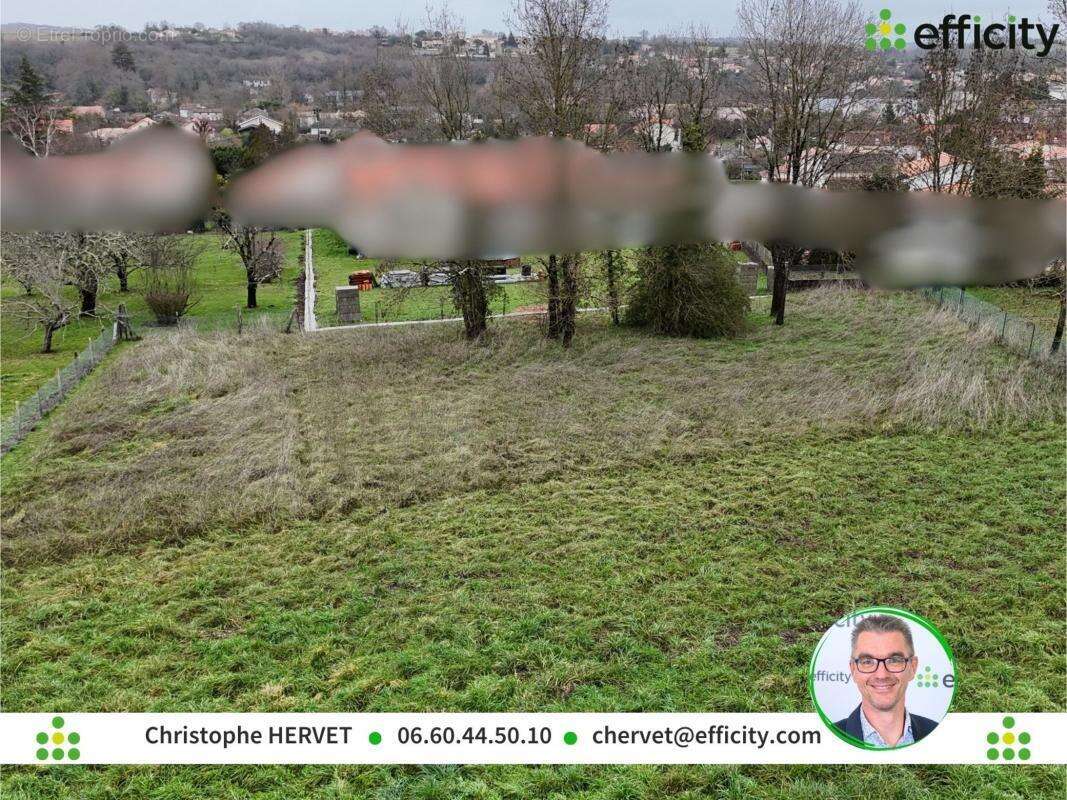 Terrain à RUELLE-SUR-TOUVRE